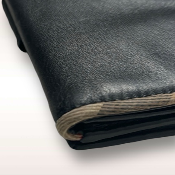 BURBERRY VTG Black Leather Bifold wallet With Classic trim, Snap closure! - Picture 16 of 16